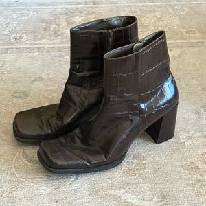 Black leather heel boot